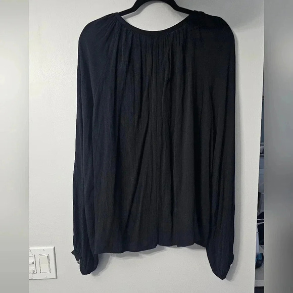 Festive Black Gauze Vneck Blouse ( Jennifer Lopez) Disco Size Large - Picture 7 of 7
